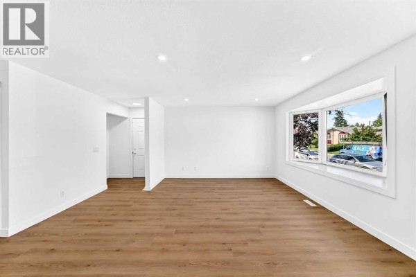 Bedroom - 152 Maranda Close Ne, Calgary, AB T2A3E7 Photo 5