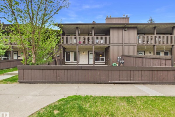 Kitchen - 152 Surrey Gardens Nw, Edmonton, AB T5T1Z3 Photo 3