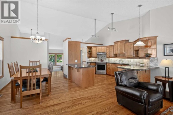 Kitchen - 152 Waterstone Place Se, Airdrie, AB T4B2G1 Photo 4