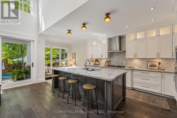 Kitchen - 152 Wheeler Avenue, Toronto, ON M4L3V4 Photo 5