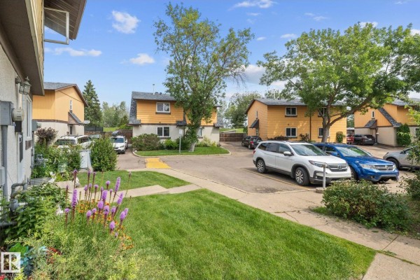 Primary Bedroom - 152 Woodstock Nw, Edmonton, AB T5T0H6 Photo 4