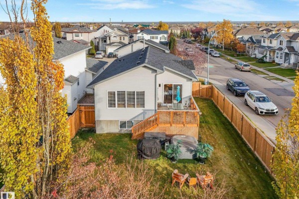 Kitchen - 15204 44 St Nw, Edmonton, AB T5Y3C4 Photo 3
