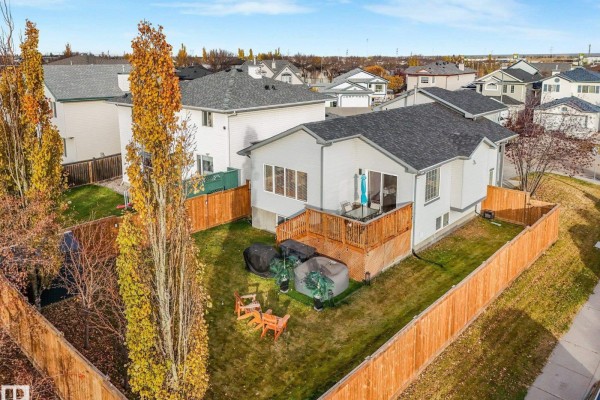 Family room - 15204 44 St Nw, Edmonton, AB T5Y3C4 Photo 4