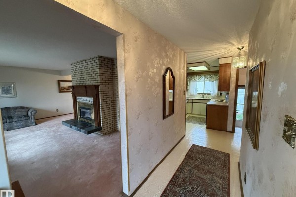 Kitchen - 15207 73a St Nw, Edmonton, AB T5C0W7 Photo 3