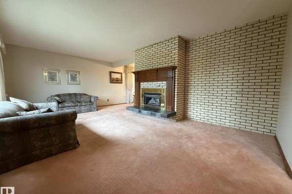 Family room - 15207 73a St Nw, Edmonton, AB T5C0W7 Photo 4