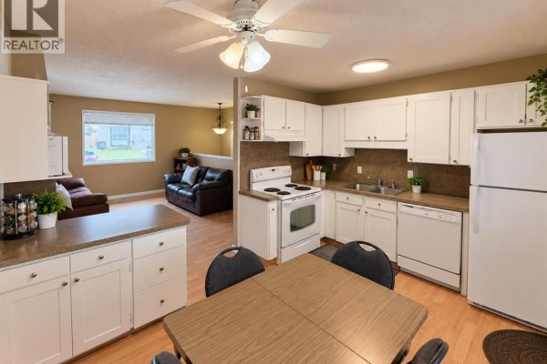 3pc Bathroom - 1521 19 Avenue N, Lethbridge, AB T1H4W2 Photo 4
