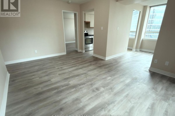 1523 - 633 Bay Street, Toronto, ON, photo 2