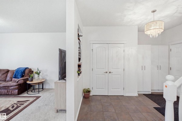Bathroom with a bathtub, shower curtain, toilet, and a single vanity. - 1523 36 Av Nw, Edmonton