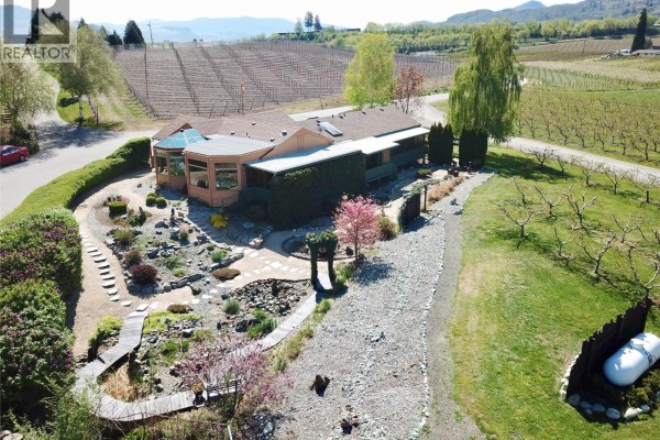 Family room - 15230 + 15236 89th Street, Osoyoos, BC V0H1V2 Photo 5