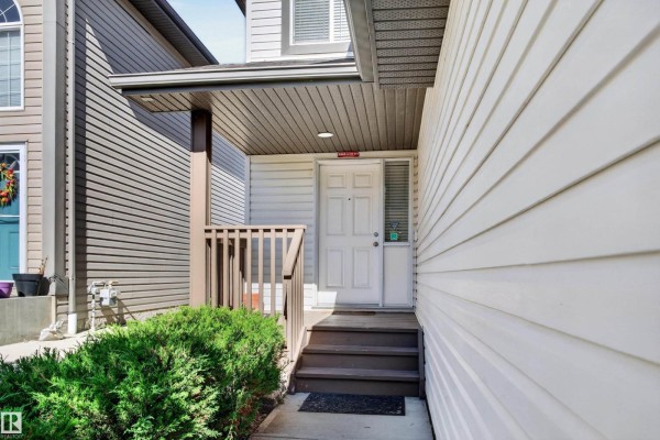 Primary Bedroom - 1524 37b Av Nw, Edmonton, AB T6T0E3 Photo 5