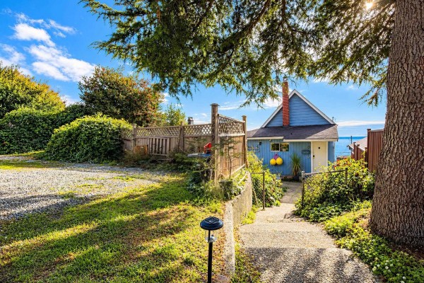 15249 Victoria Avenue, White Rock, BC V4B1G7 Photo 3