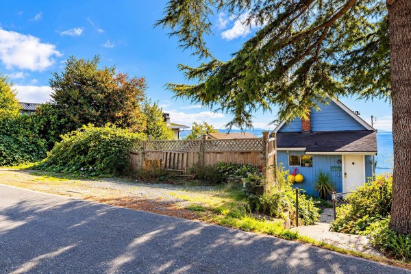 15249 Victoria Avenue, White Rock, BC V4B1G7 Photo 4