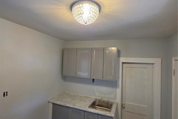 Kitchen - 1525 Elphinstone Street, Regina, SK S4T3M9 Photo 3