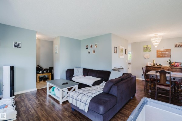 Family room - 15256 122 St Nw, Edmonton, AB T5X1P5 Photo 4