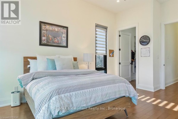 Bedroom with king-size bed and lamps - 1526 Bridge Road Oakville