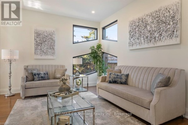 Modern house with wood and stone facade, double garage, and large windows - 1526 Bridge Road Oakville