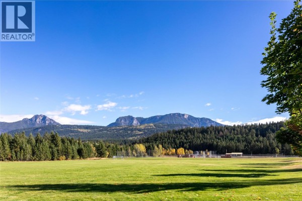 1526 Cedar Street, Golden, BC V0A1H0 Photo 3