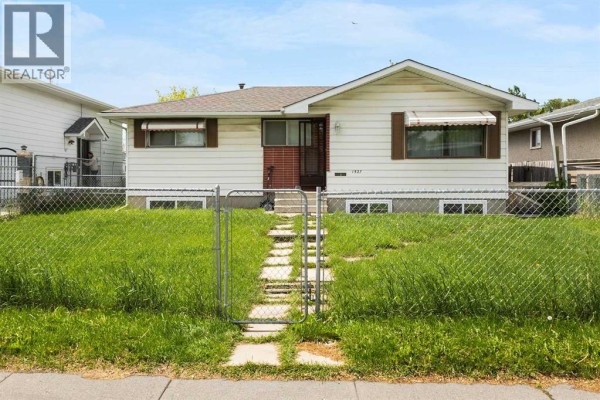 Kitchen - 1527 46 Street Se, Calgary, AB T2A1N7 Photo 2
