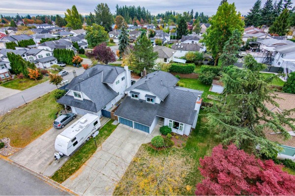 15276 95 Avenue, Surrey, BC V3R9C6 Photo 2