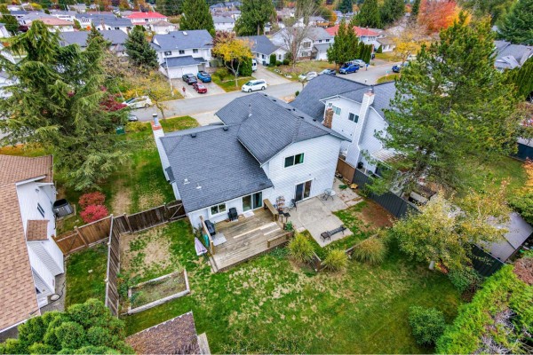 15276 95 Avenue, Surrey, BC V3R9C6 Photo 3