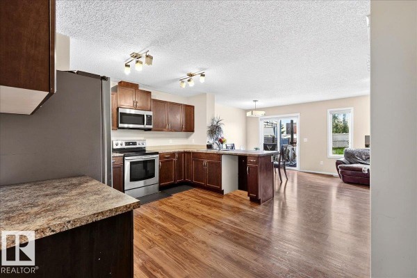 Kitchen - 1529 26 Ave Nw Nw, Edmonton, AB T6T0W2 Photo 3
