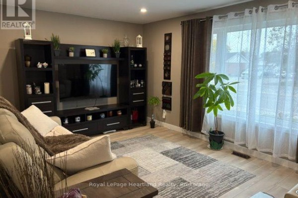 Bedroom 3 - 153 Bayfield Road, Goderich), ON N7A3G2 Photo 3