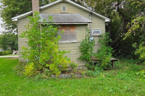 153 Beveridge Avenue, Pilot Mound, MB R0G1P0 Photo 2
