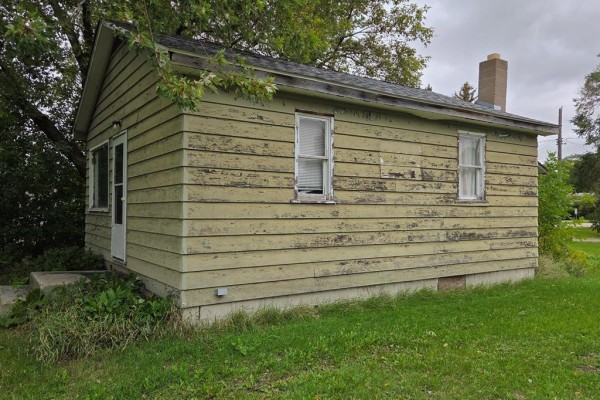 153 Beveridge Avenue, Pilot Mound, MB R0G1P0 Photo 3