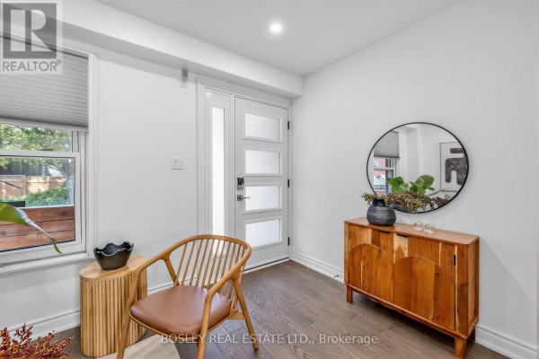 Dining room - 153 Lambertlodge Avenue, Toronto, ON M6G3X4 Photo 2