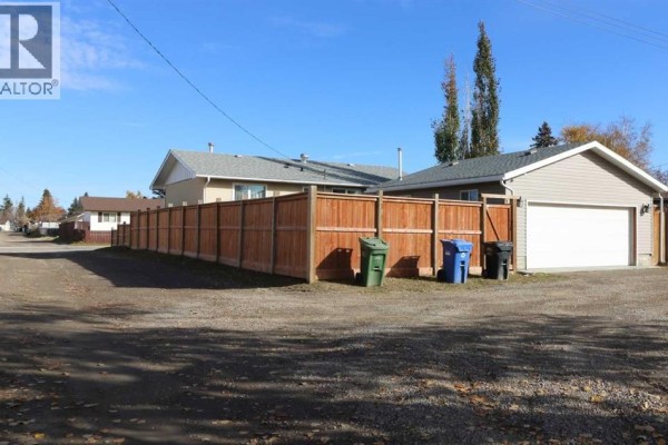 Bedroom - 153 Madeira Road Ne, Calgary, AB T2A4N5 Photo 2
