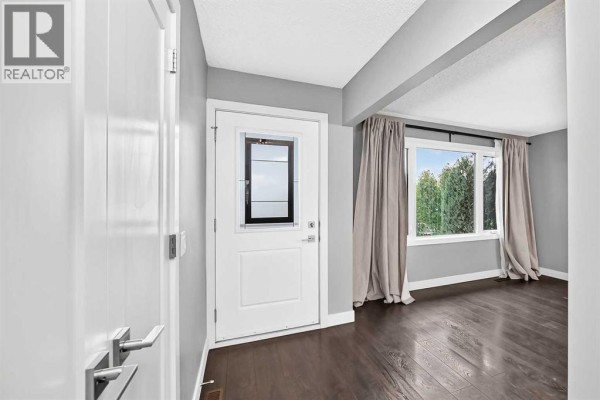 4pc Bathroom - 153 Madeira Road Ne, Calgary, AB T2A4N5 Photo 3