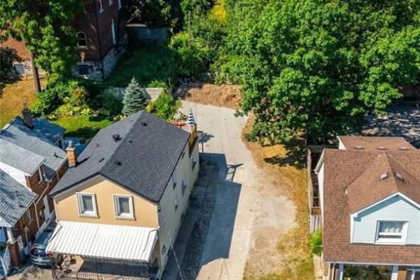 153 Strathcona Avenue N, Hamilton, ON, photo 3