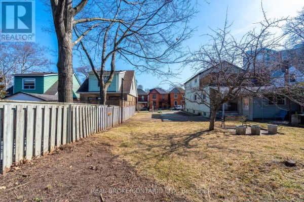 153 Strathcona Avenue N, Hamilton, ON L8R3C4 Photo 4