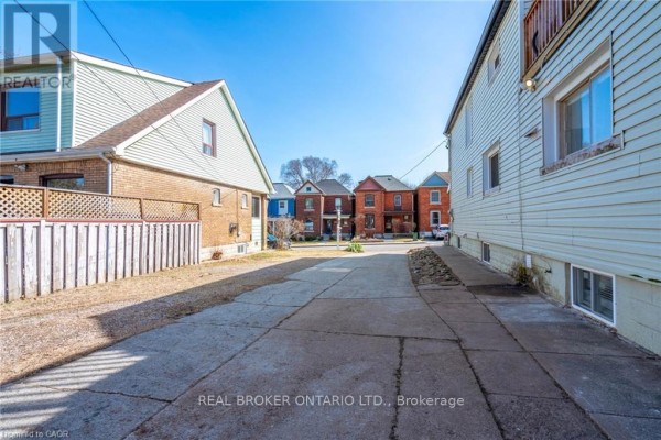 153 Strathcona Avenue N, Hamilton, ON L8R3C4 Photo 5