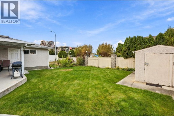 Bedroom - 153 Yorkton Avenue, Penticton, BC V2A3V3 Photo 5