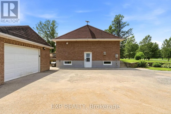 Living room - 15302 Concession 8 & 9 Road, North Stormont, ON L1B1L9 Photo 4