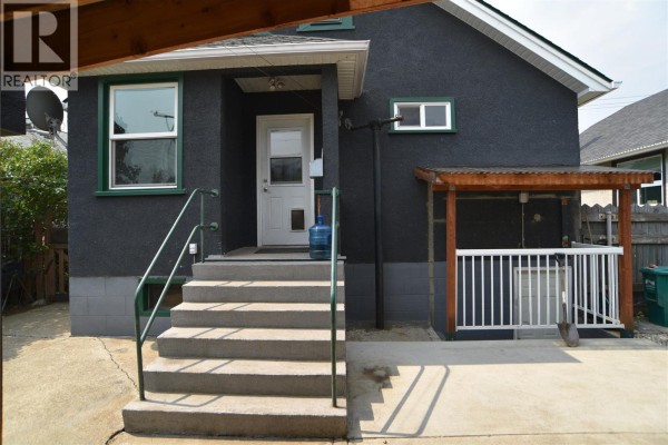 Kitchen - 1531 Fourth Avenue, Trail, BC V1R1S7 Photo 3