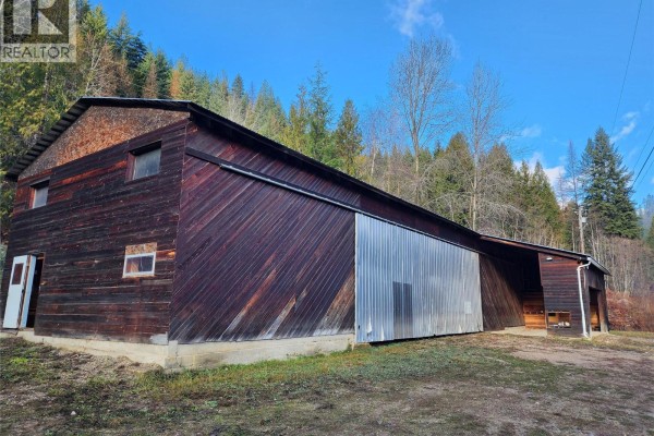 1531 Mountain Ridge Road, Pass Creek, BC, photo 3