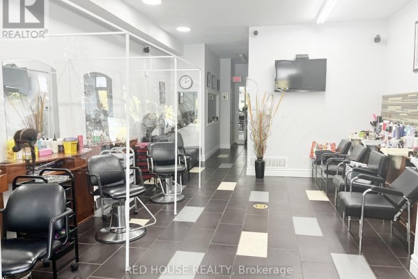 1533 O'connor Drive, Toronto, ON M4B2V7 Photo 2