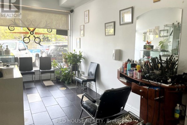 1533 O'connor Drive, Toronto, ON M4B2V7 Photo 3
