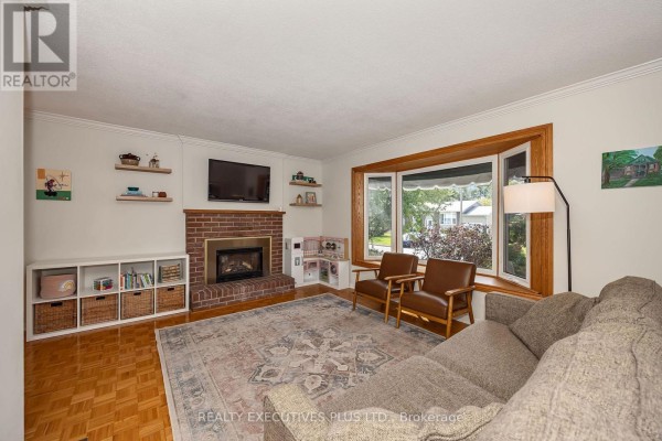 Primary Bedroom - 1533 Payette Drive, Ottawa, ON K1E1S8 Photo 5