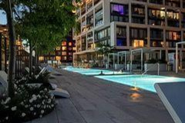 1534 - 8 Hillsdale Avenue, Toronto