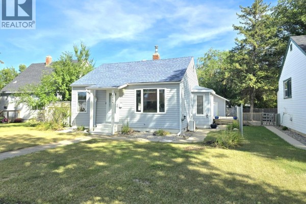 Kitchen/Dining room - 1536 1st Avenue, Saskatoon, SK S7K1Z3 Photo 2