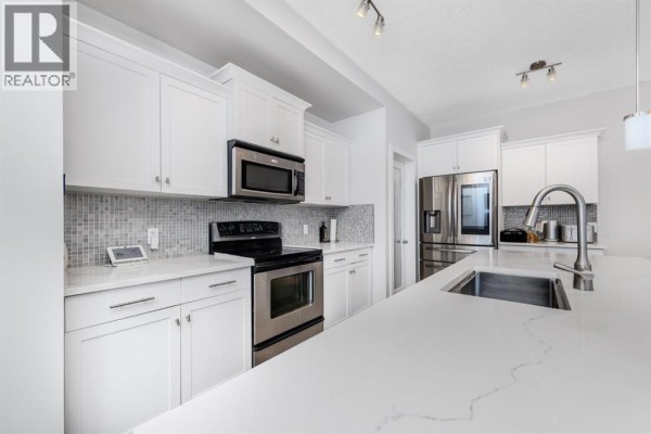 Living room - 1536 93 Street Sw, Calgary, AB T3H0G8 Photo 5