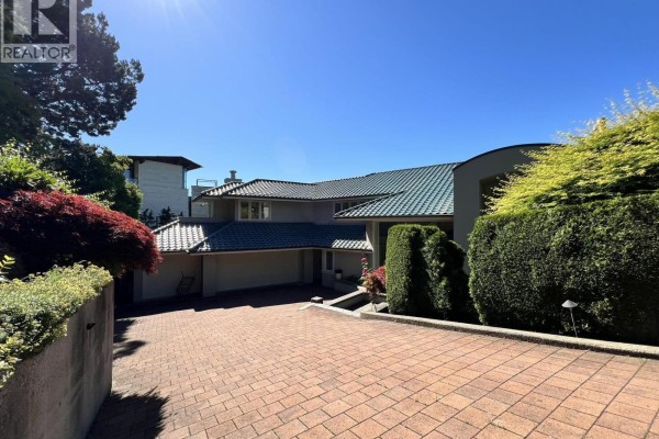 1538 Chippendale Court, West Vancouver, BC V7S3G6 Photo 2