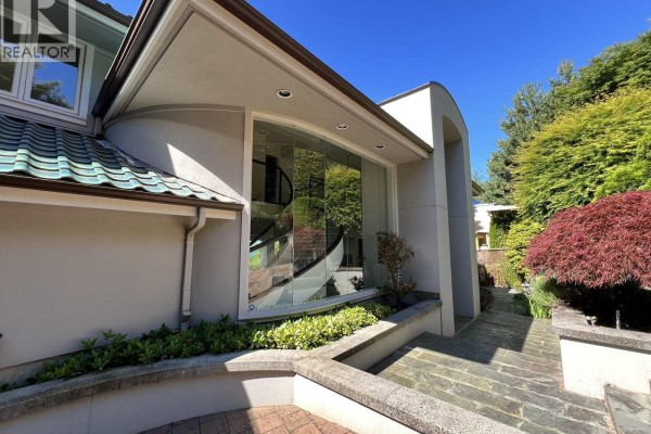1538 Chippendale Court, West Vancouver, BC V7S3G6 Photo 4