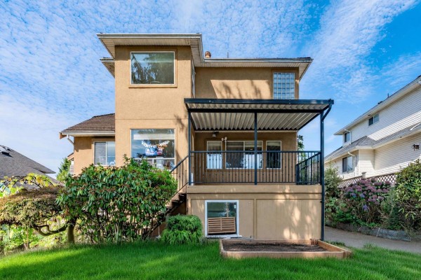 15390 80a Avenue, Surrey, BC V3S7X7 Photo 2