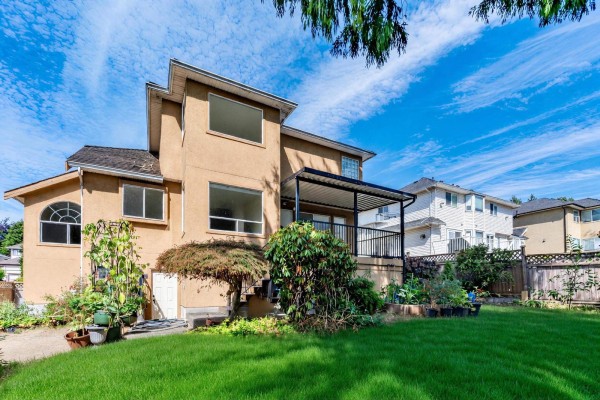 15390 80a Avenue, Surrey, BC V3S7X7 Photo 3