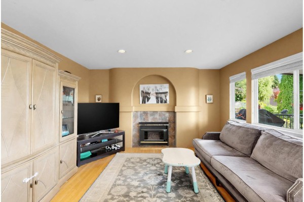 15390 80a Avenue, Surrey, BC V3S7X7 Photo 5