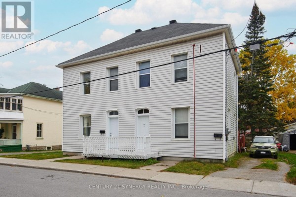 Living room - 154-156 Beckwith Street N, Smiths Falls, ON K7A2C6 Photo 3